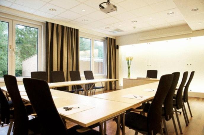 Nova Park Conference Hotel Knivsta  Buitenkant foto